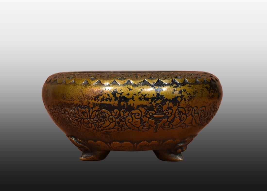 A Exquisite Gilt Bronze Eight Treasures Pattern Censer: A Exquisite Gilt Bronze Eight Treasures Pattern Censer,Qing Dynasty, China,Qianlong Four-character Mark,Size:2inx4.3in,Weight:325g