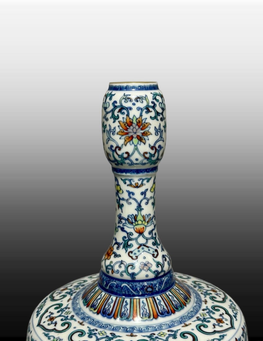 A Exquisite Doucai Lotus Pattern Vase - 4