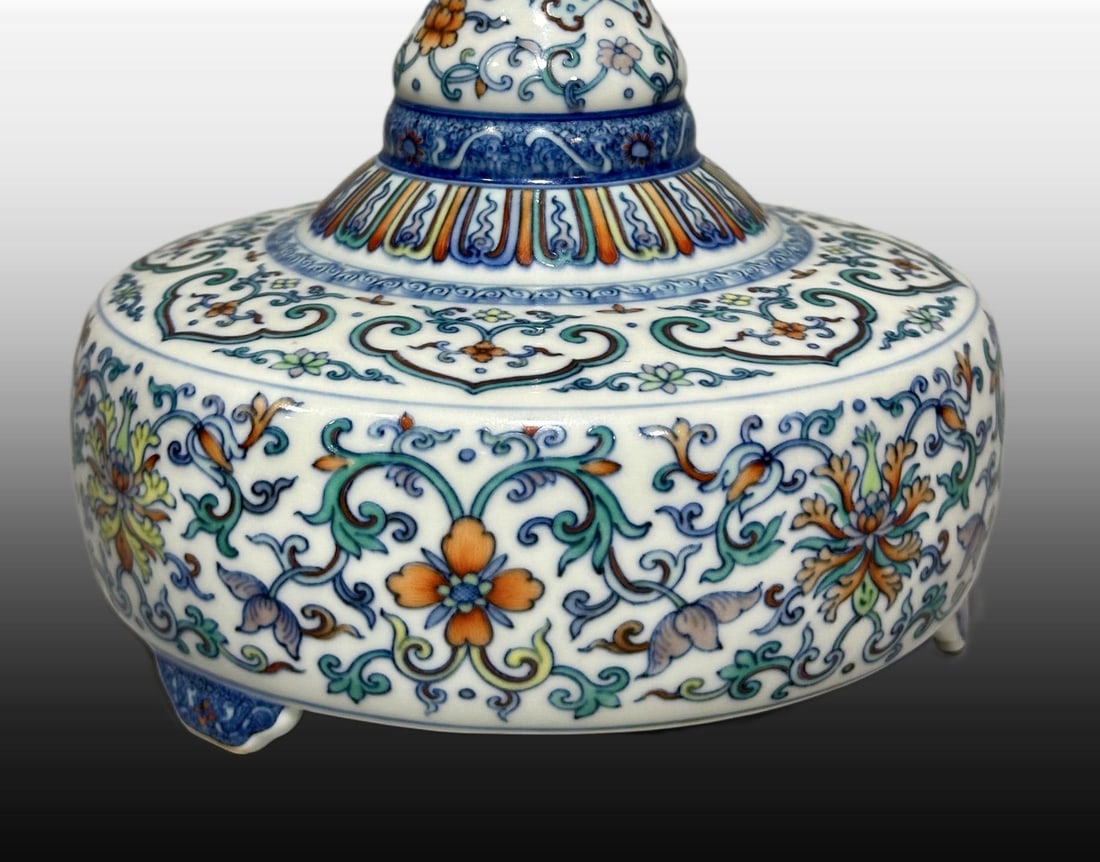 A Exquisite Doucai Lotus Pattern Vase - 5