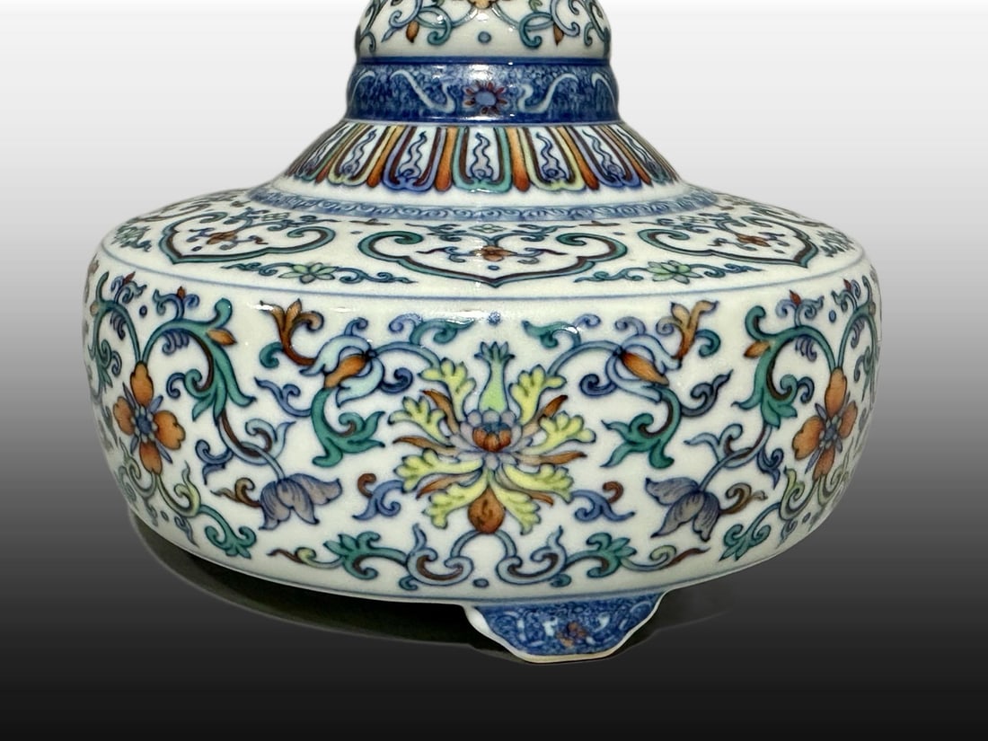 A Exquisite Doucai Lotus Pattern Vase - 7