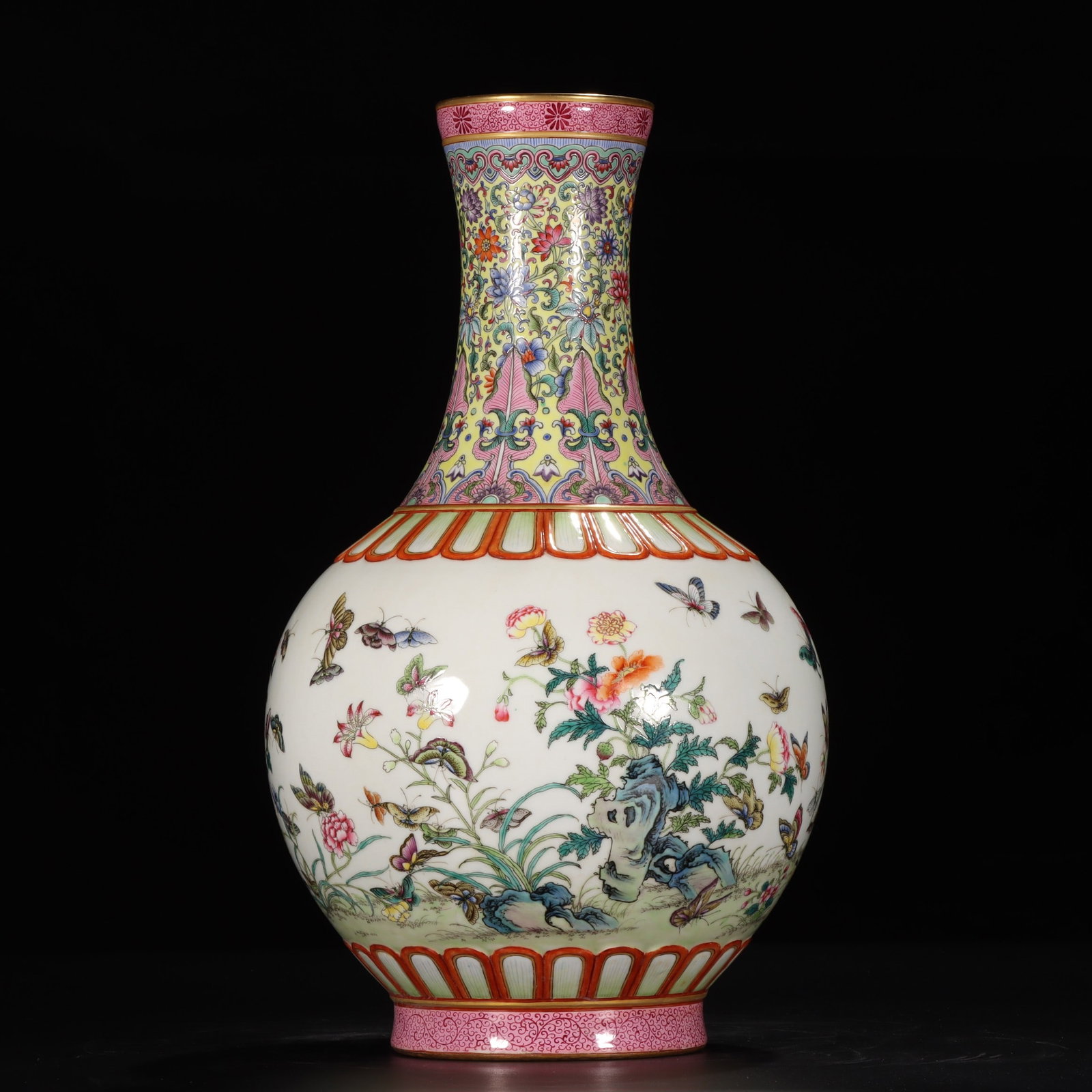 Yellow Ground Famille-Rose Painted Gold Flower Pattern Vase: Yellow Ground Famille-Rose Painted Gold Flower Pattern Vase,Qing Dynasty, China,Qianlong Six-character Mark,Size:12.8inx3inx4.3in