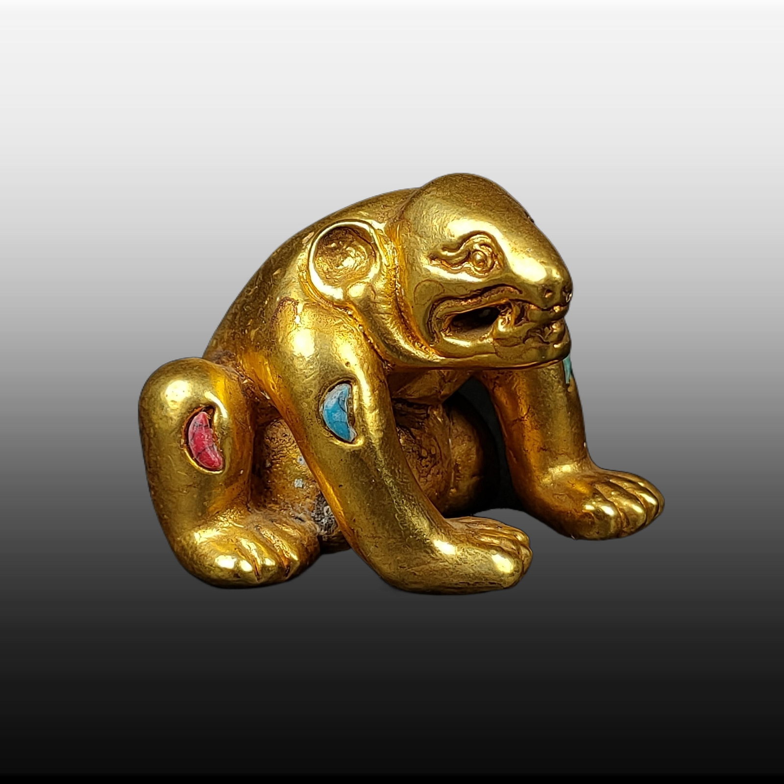 A Exquisite Gilt Bronze Inlaid Gems Bear-shaped Paper Weight (1 of 6)