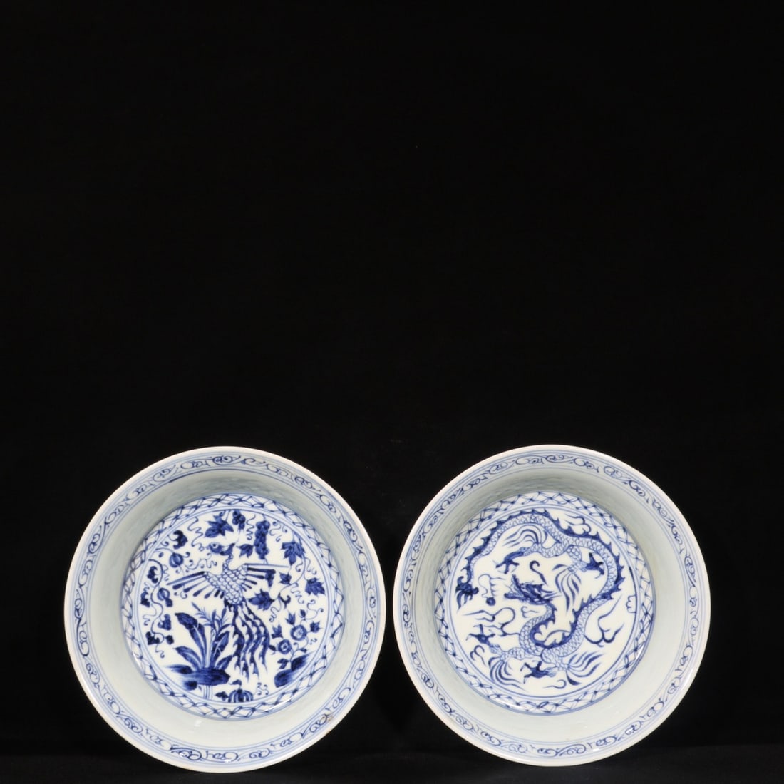 A pair of Exquisite Blue and White Dragon and Phoenix Pattern Plate: A pair of Exquisite Blue and White Dragon and Phoenix Pattern Plate,Ming Dynasty, China,Xuande Six-character Mark,Size:2.4inx8.7in