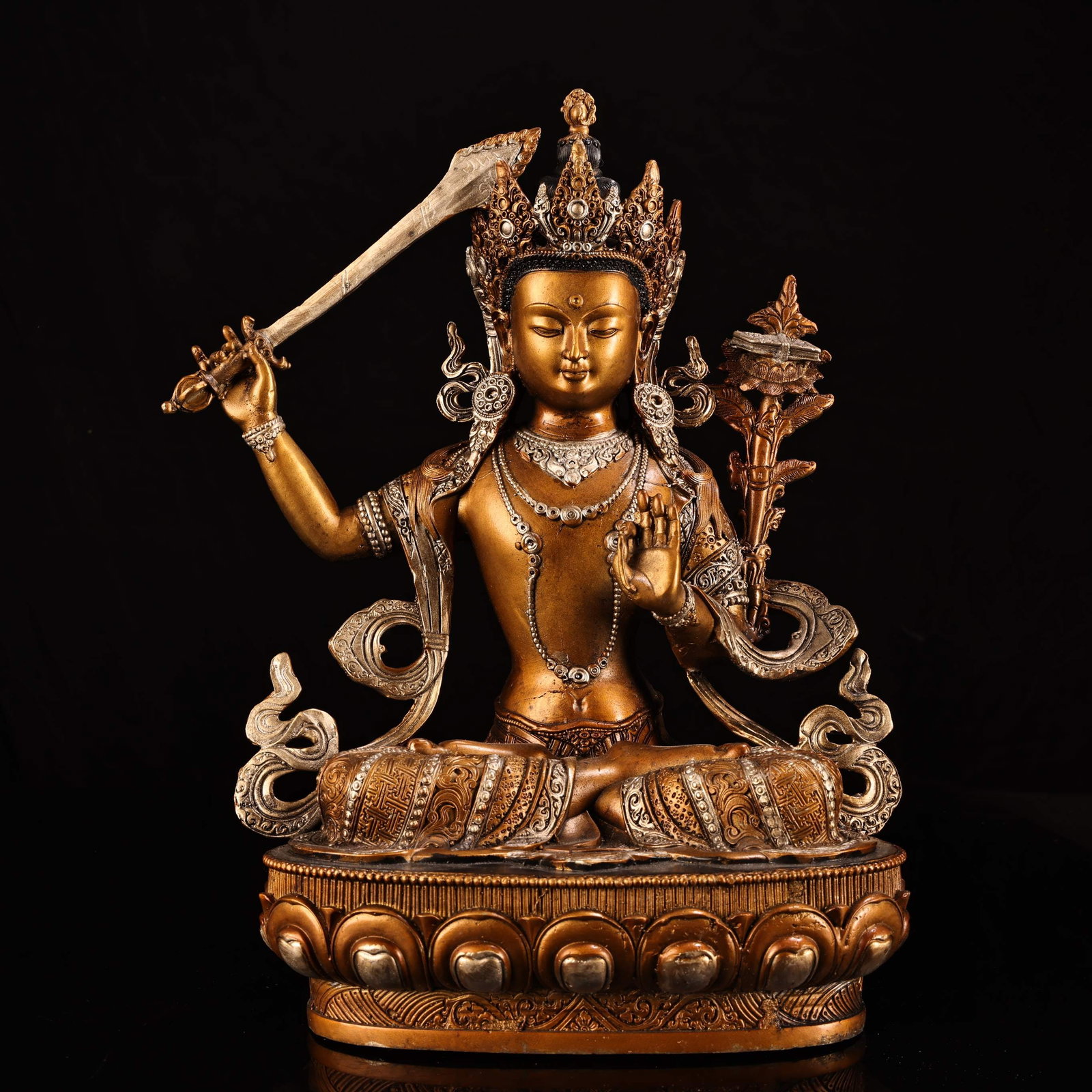 A Exquisite Coppery Statue of Manjusri Ornament: A Exquisite Coppery Statue of Manjusri Ornament,Ming Dynasty, China,Size:11.8inx7.9in ,Weight:2000g 铜文殊菩萨摆件,中国明代