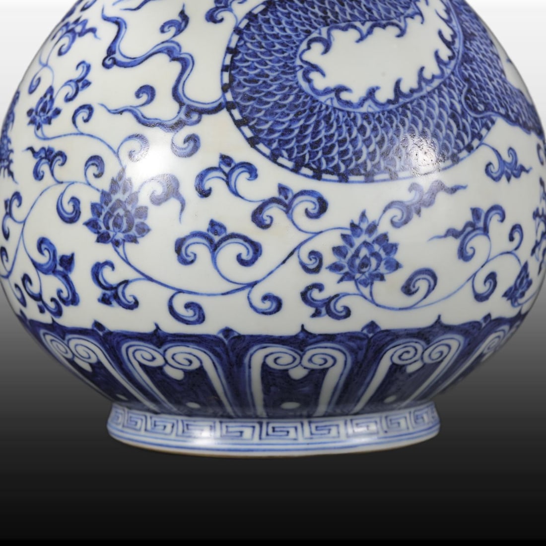 A Exquisite Blue and White Lotus Pattern Dragon Pattern Vase - 4