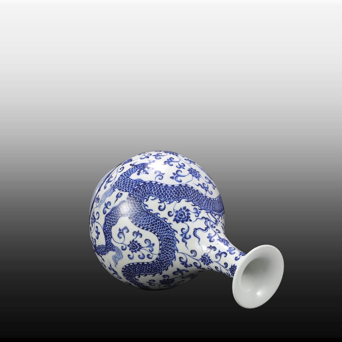 A Exquisite Blue and White Lotus Pattern Dragon Pattern Vase - 6