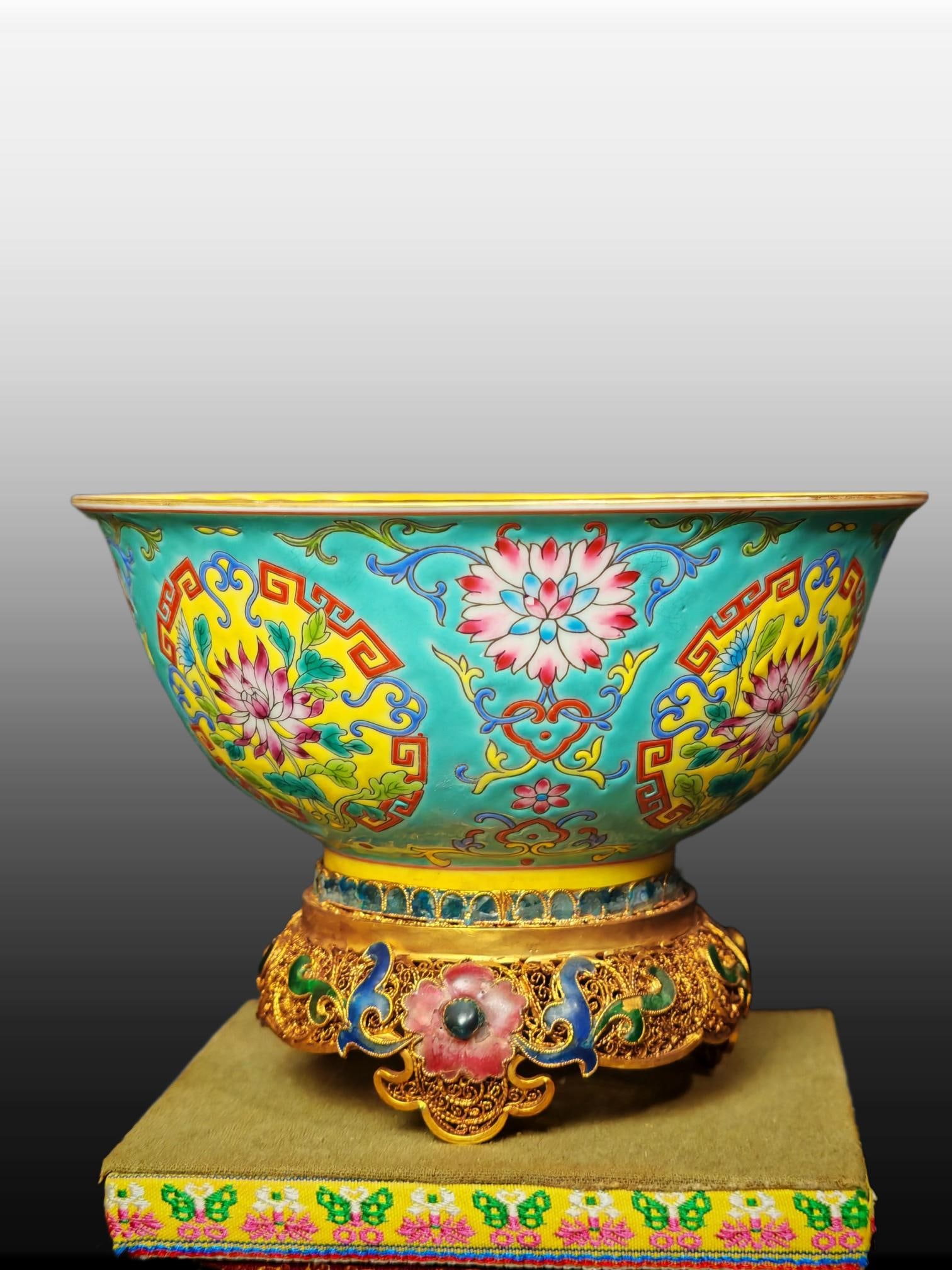 A Exquisite Enamel Lotus Pattern Bowl - 2