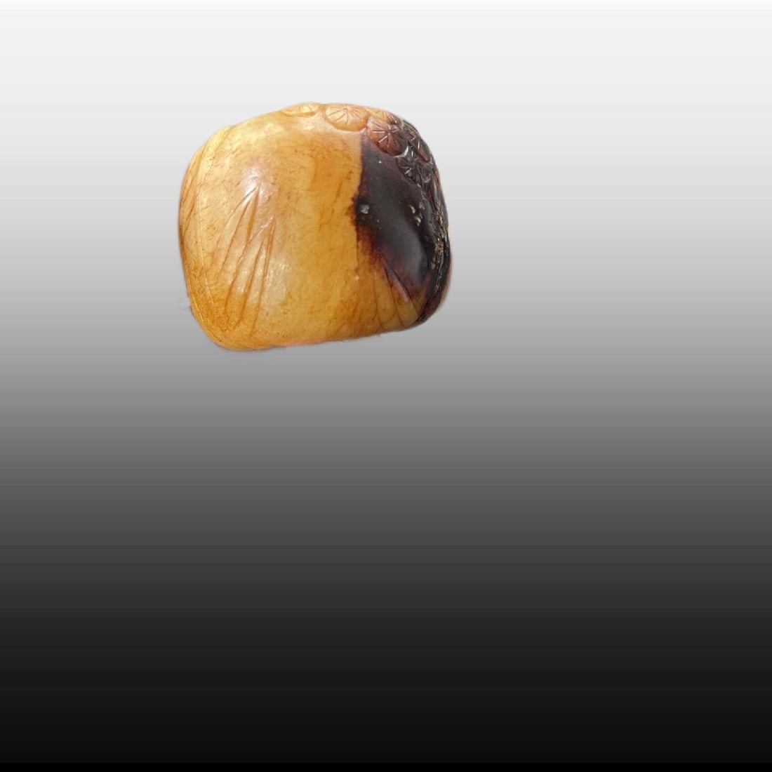 A Exquisite Hotan Jade Thumb Ring - 2