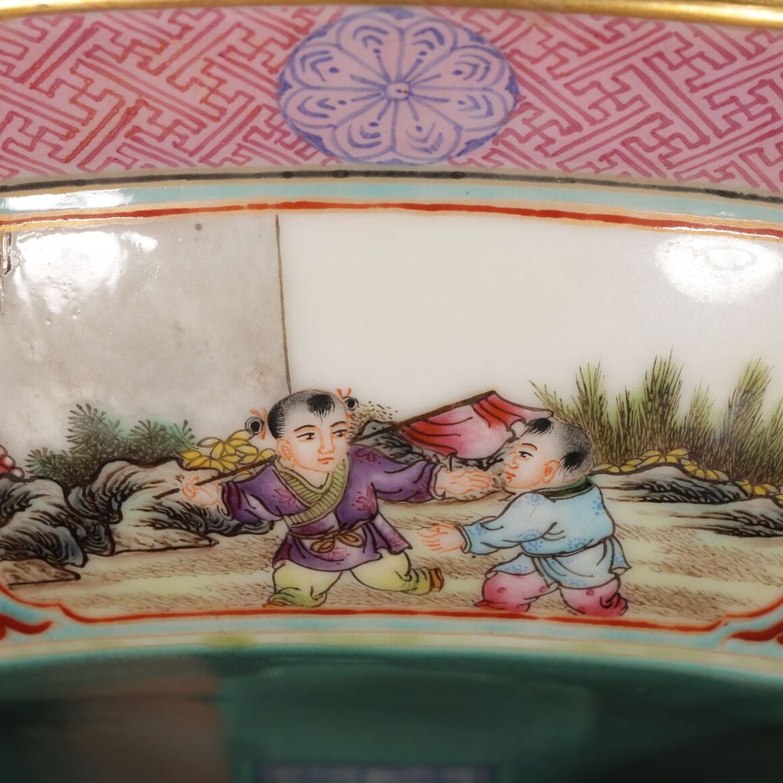 A Exquisite Enamel Painted Gold Lotus Pattern Figures Pattern Box - 4