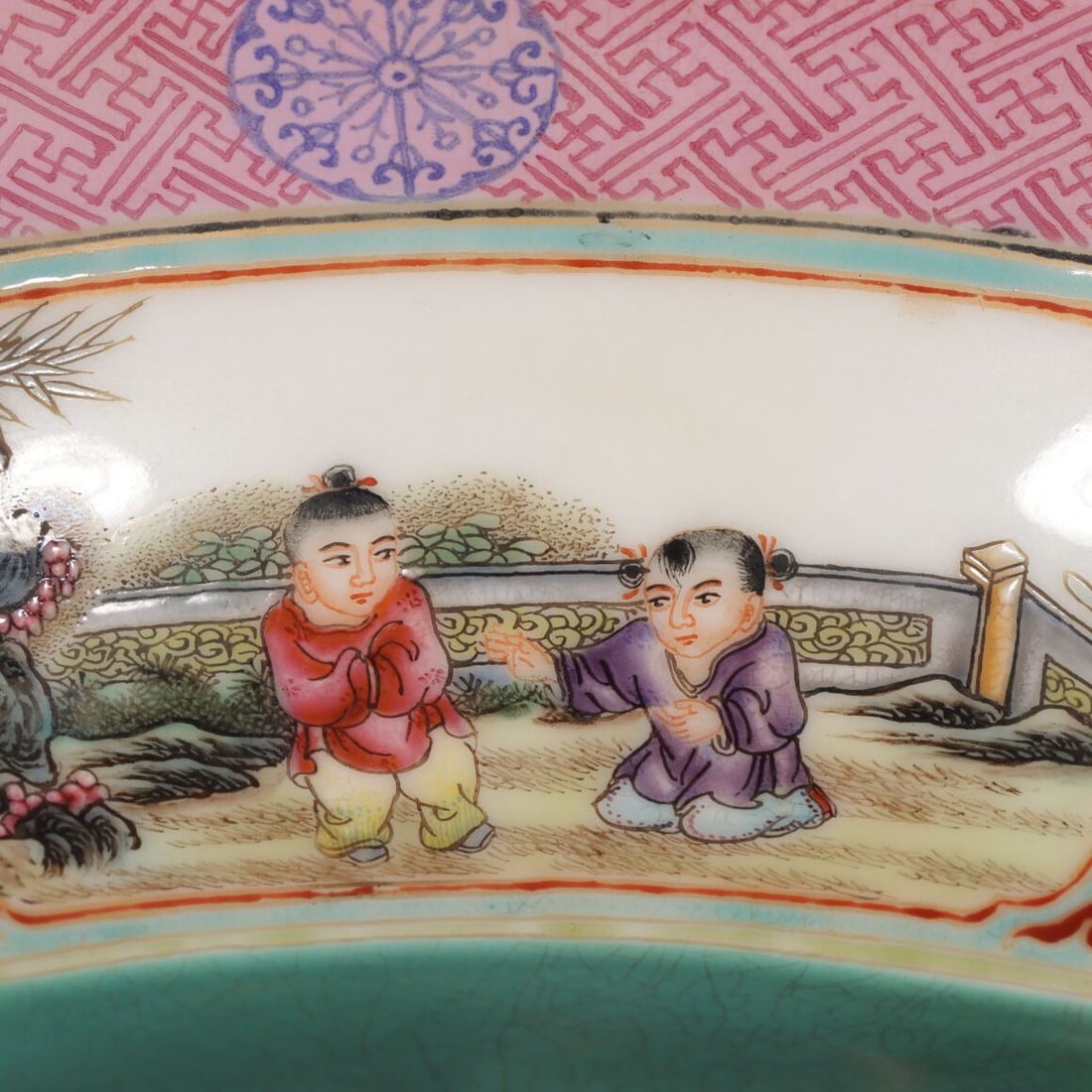 A Exquisite Enamel Painted Gold Lotus Pattern Figures Pattern Box - 5