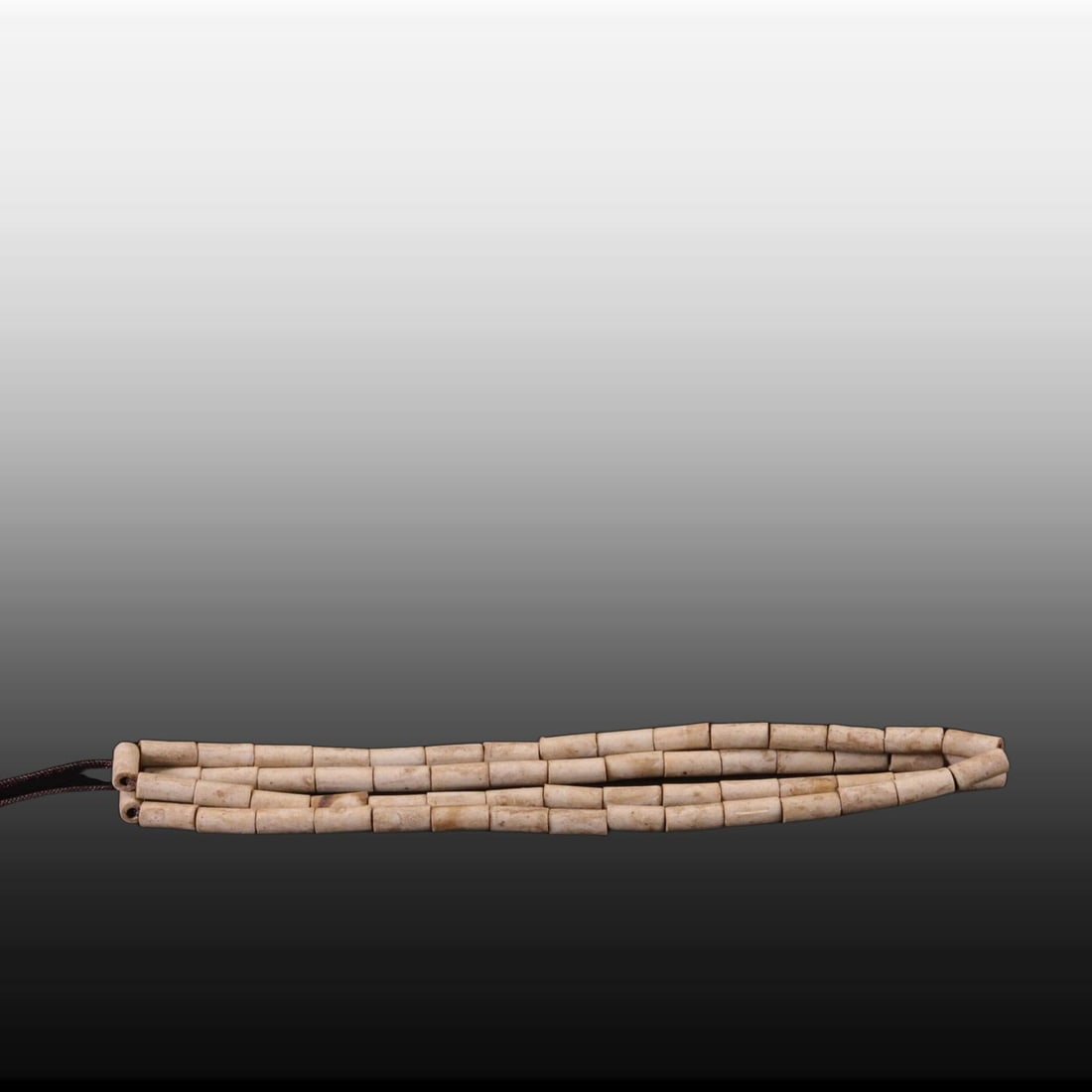 A Exquisite Gaogu Jade Necklace: A Exquisite Gaogu Jade Necklace,Ancient Time, China,Size:0.4inx0.2in,Weight:15g 高古玉链子,远古时期