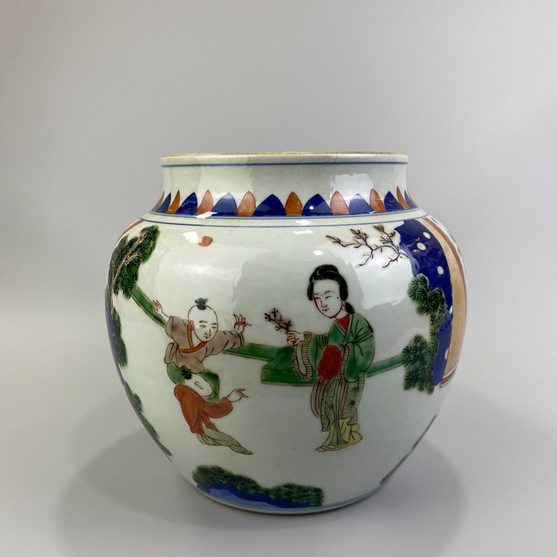 Blue and White Wucai Figures Pattern Jar - 3