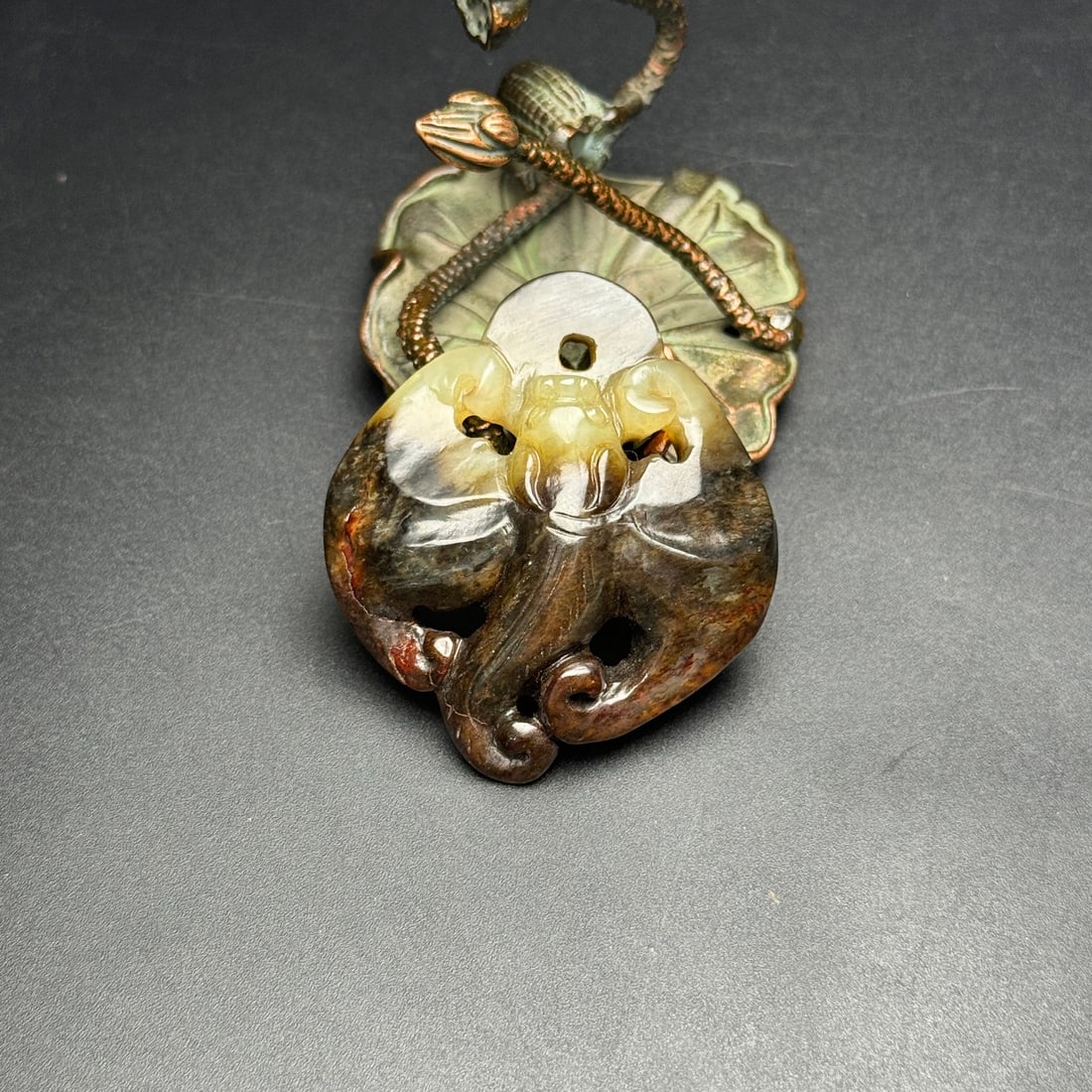A Exquisite Hotan Jade Bat Pendant: A Exquisite Hotan Jade Bat Pendant,Qing Dynasty, China,Size:2inx1.7inx0.4in,Weight:21g 和田玉蝙蝠挂件,中国清代