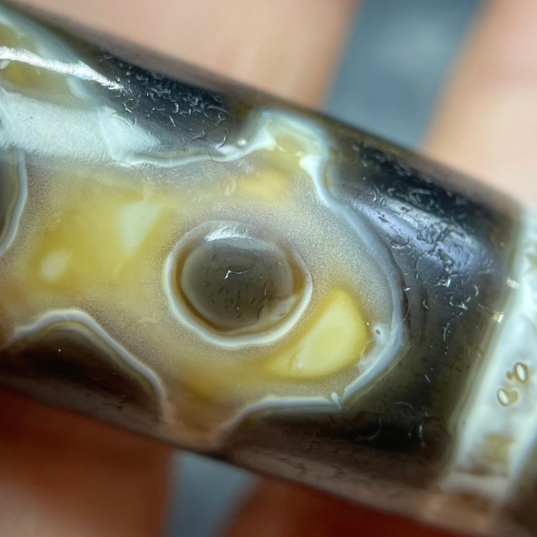 A Exquisite Nine Eye Dzi bead - 10