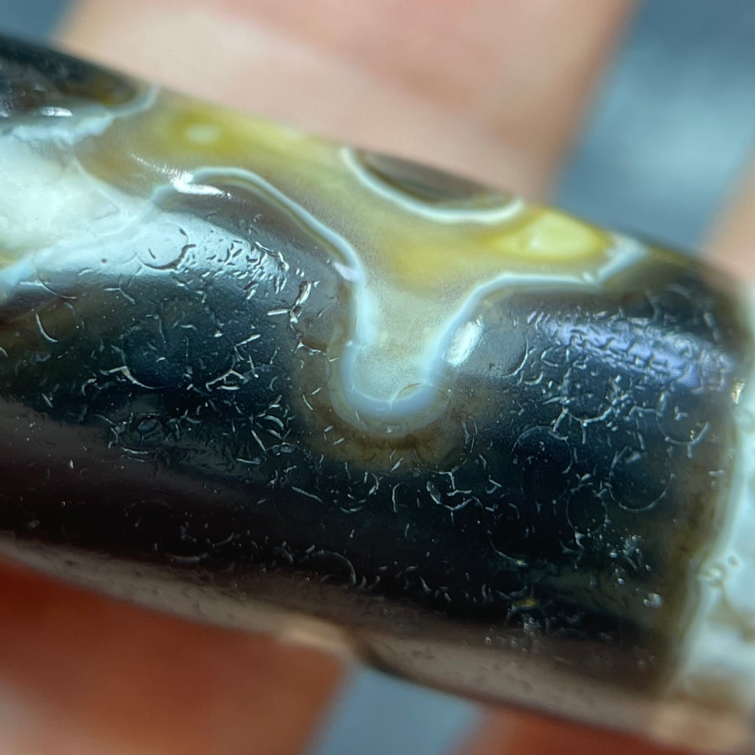 A Exquisite Nine Eye Dzi bead - 9