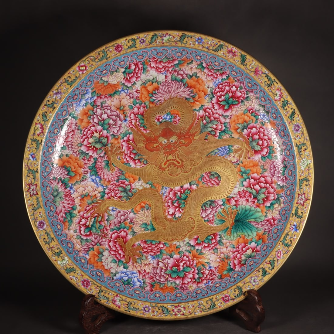 Enamel Painted Gold Dragon Pattern Plate: Enamel Painted Gold Dragon Pattern Plate,Qing Dynasty, China,Qianlong Four-character Mark,Size:3.4inx24inx15.4in