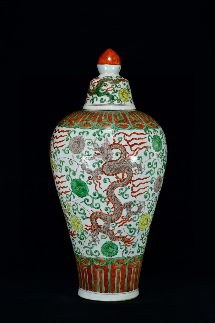A Exquisite Wucai Dragon Pattern Vase - 3