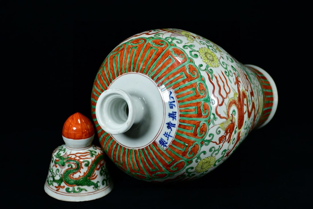 A Exquisite Wucai Dragon Pattern Vase - 5