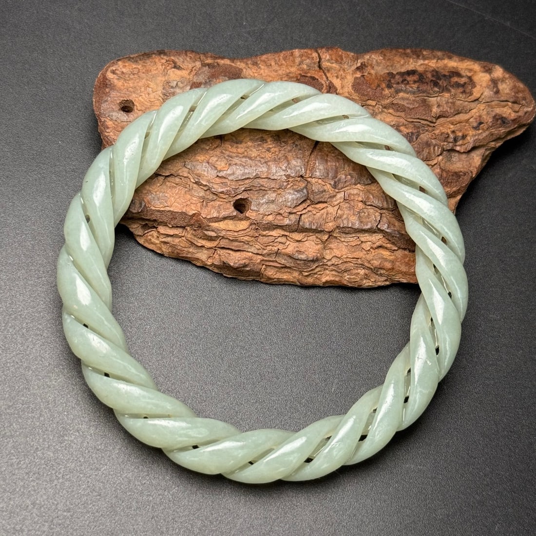 A Exquisite Hotan Jade Bracelet: A Exquisite Hotan Jade Bracelet,Ming Dynasty, China,Size:2.3inx3.1inx0.4in,Weight:31g 和田玉手镯,中国明代