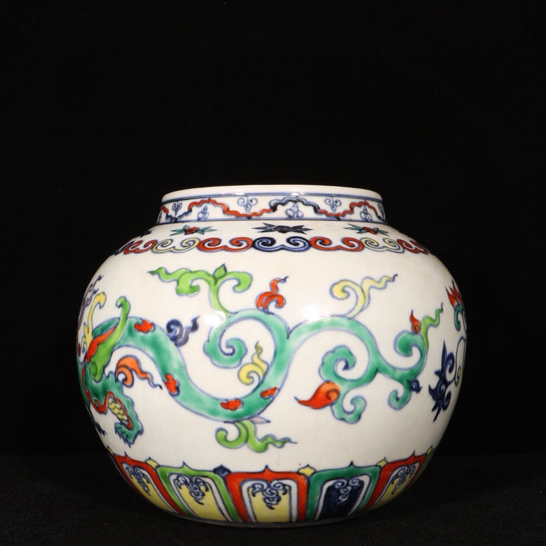 A Exquisite Wucai Dragon Pattern Jar - 3