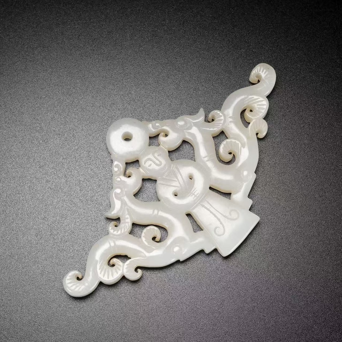 A Exquisite Hotan Jade Dragon Pattern Bi - 2