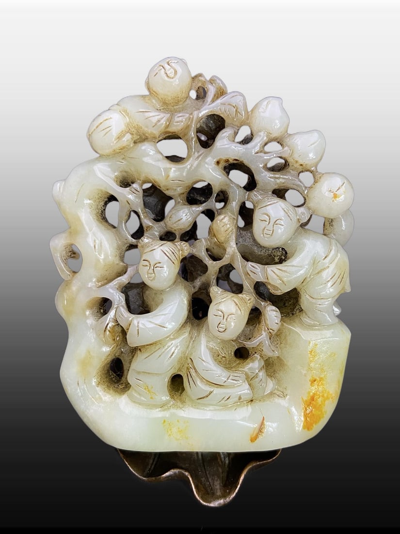 A Exquisite Hotan Jade Figures Ornament: A Exquisite Hotan Jade Figures Ornament,Ming Dynasty, China,Size:4.2inx3.3inx1.4in,Weight:298g 和田玉人物摆件,中国明代