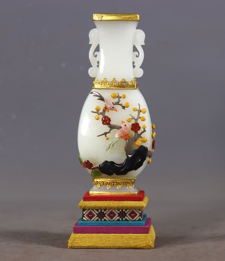A Exquisite Hotan White Jade Flower and Bird Pattern Double-Ears Vase: A Exquisite Hotan White Jade Flower and Bird Pattern Double-Ears Vase,Qing Dynasty, China,Size:5.5inx2.2inx1.2in,Weight:198g
