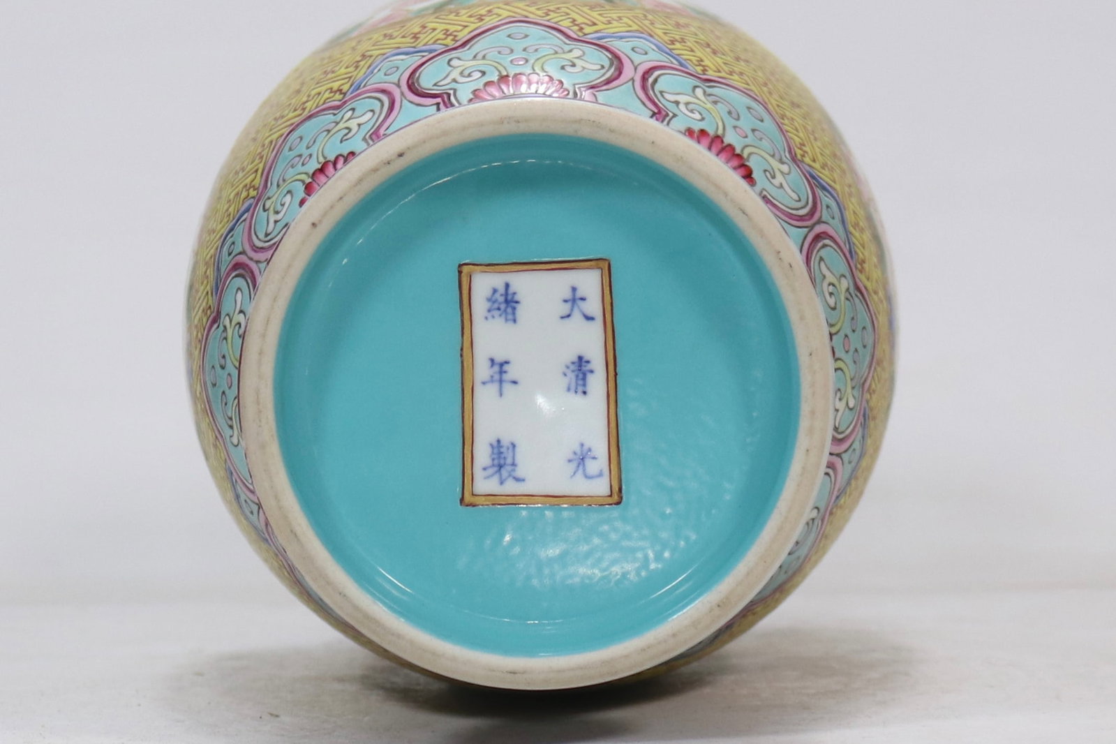 A Exquisite Yellow Glazed Vase - 6