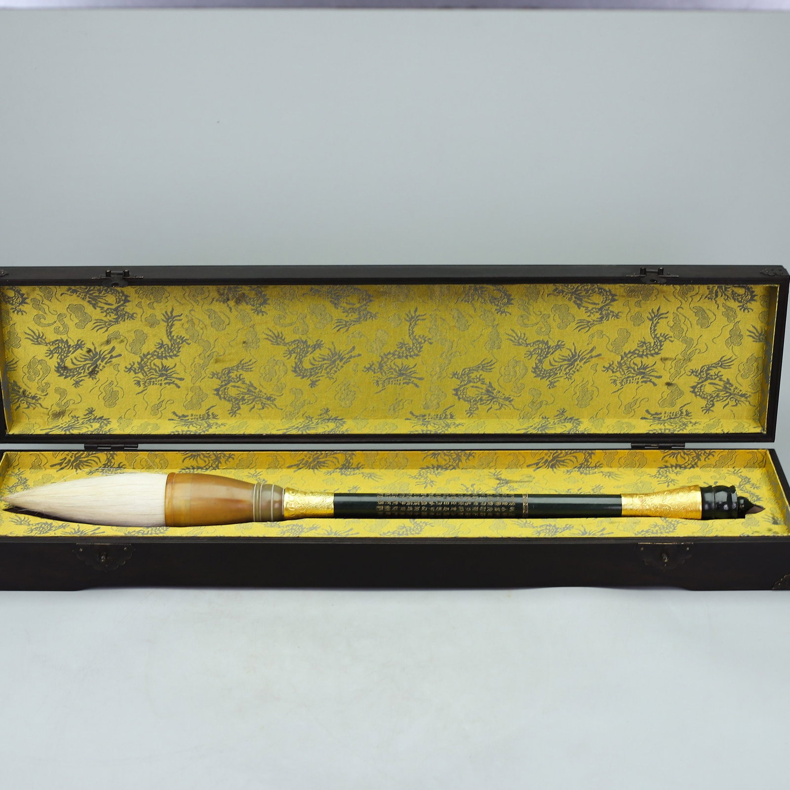A Exquisite Hotan Jasper Cover with Gold Writing brush: A Exquisite Hotan Jasper Cover with Gold Writing brush,Qing Dynasty, China,Size:28.3inx6.5inx3.7in(Box),26.6in(JadeWritingBrush),Weight:3155g