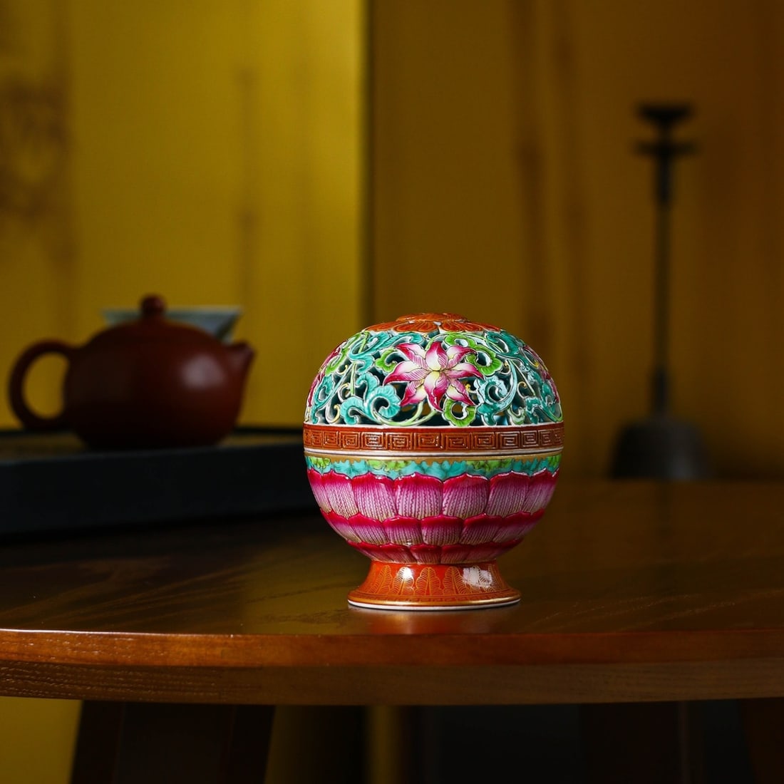 A Exquisite Famille-Rose Flower Pattern Censer: A Exquisite Famille-Rose Flower Pattern Censer,Qing Dynasty, China,Qianlong Four-character Mark,Size:3.9inx3inx3.4inx2.2in