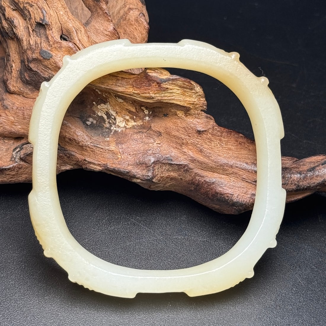 A Exquisite Hotan Jade Square Bracelet: A Exquisite Hotan Jade Square Bracelet,Qing Dynasty, China,Size:2.2inx2.8inx0.4in,Weight:42g 和田玉方形玉镯,中国清代