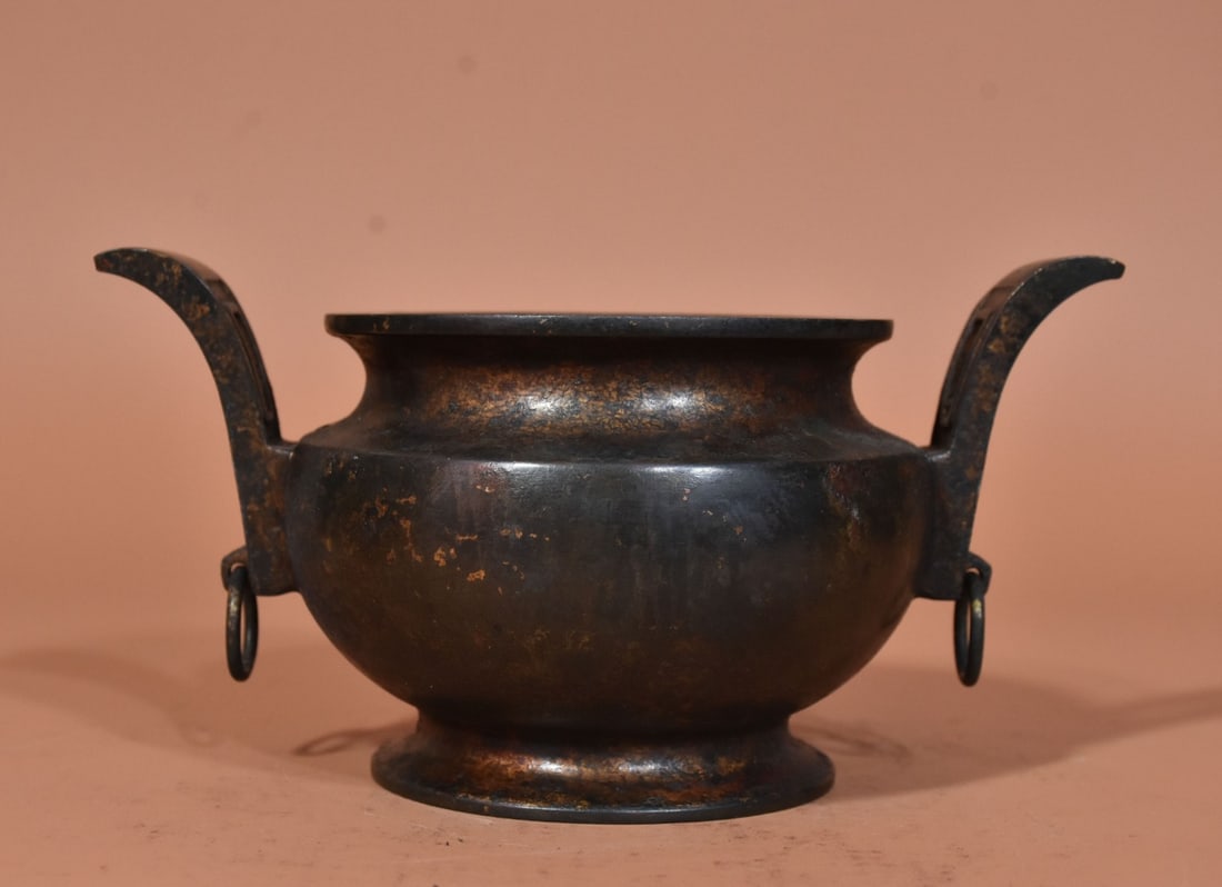 A Exquisite Coppery Double-Ears Censer: A Exquisite Coppery Double-Ears Censer,Ming Dynasty, China,With Mark,Size:3.5inx6.7in,Weight:825g 铜制双耳炉,中国明代,带款