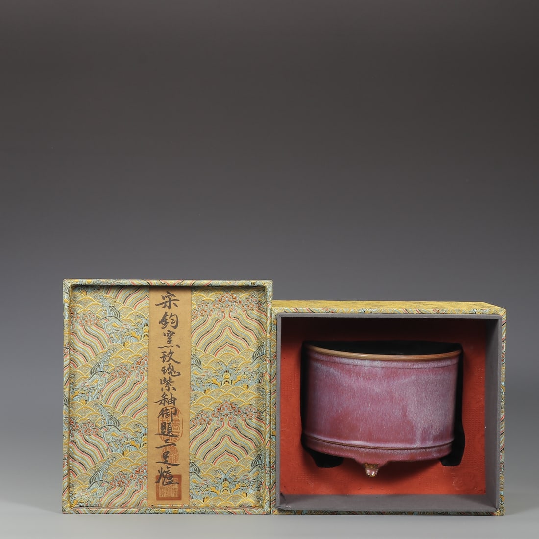 A Exquisite Jun yao Purple Glazed Tripod Censer: A Exquisite Jun yao Purple Glazed Tripod Censer,Song Dynasty, China,Size:5.7inx7.7in 钧窑玫瑰紫釉三足炉,中国宋代
