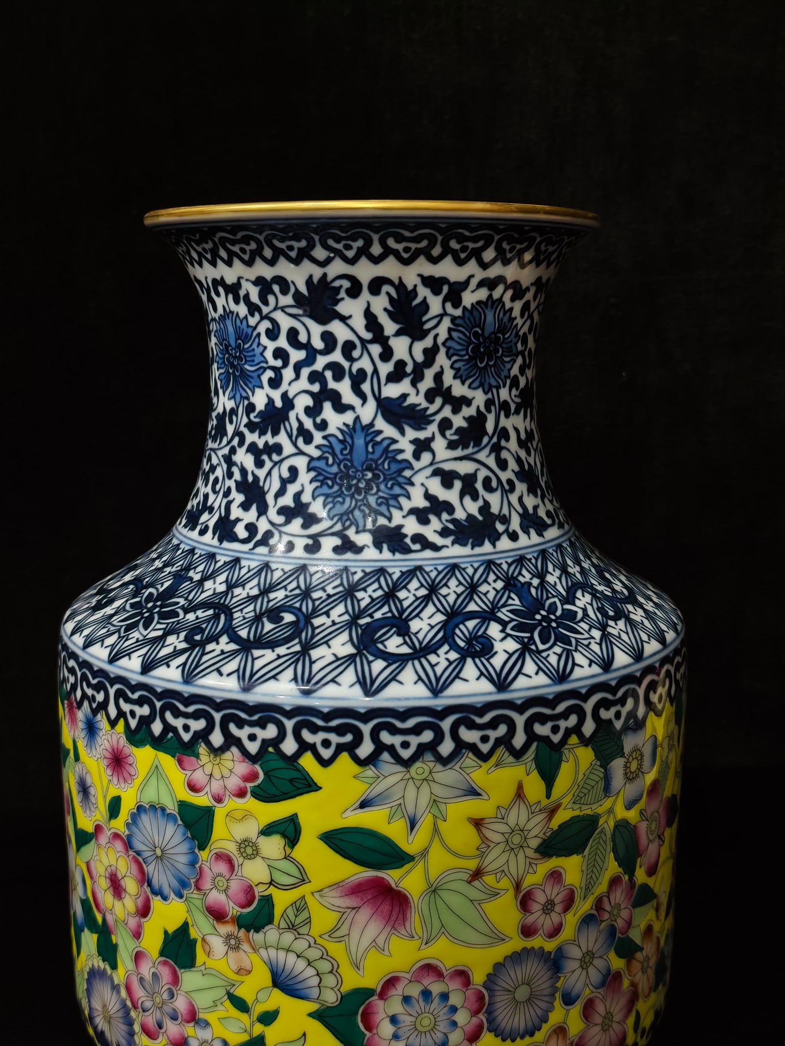 A Exquisite Enamel Flower Pattern Vase - 5