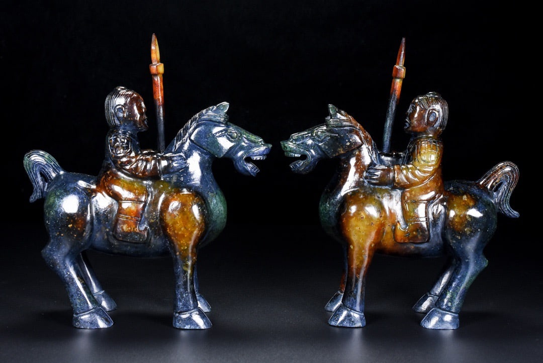 A pair of Exquisite Hotan Jade Horse Ornament: A pair of Exquisite Hotan Jade Horse Ornament,Han Dynasty, China,Size:6.3inx2.4inx7.5in,Weight:2150g 一对和田玉马摆件,中国汉代