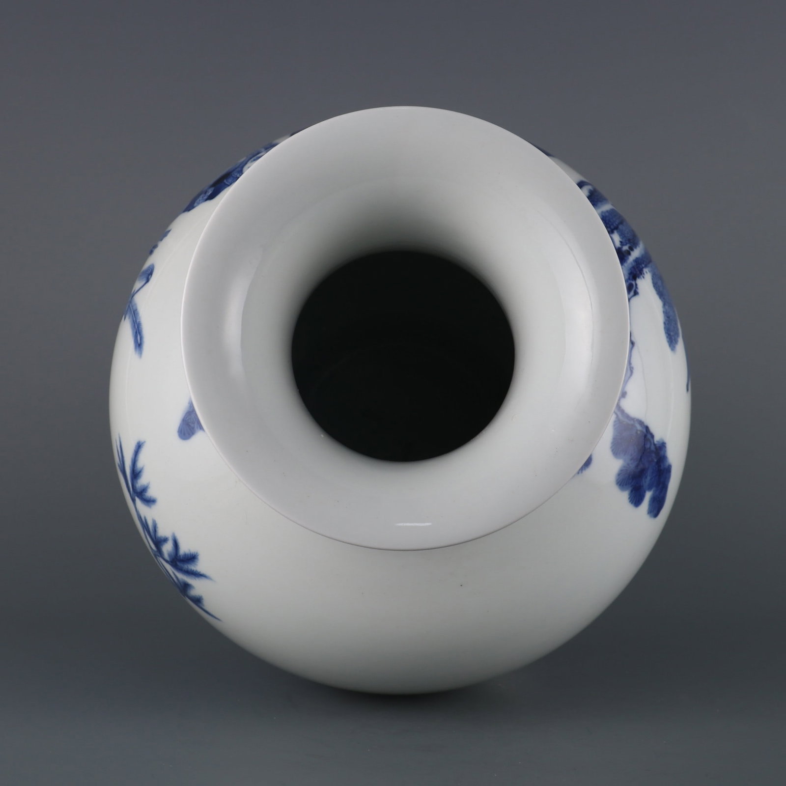 A Exquisite Blue and White Figures Pattern Vase - 7