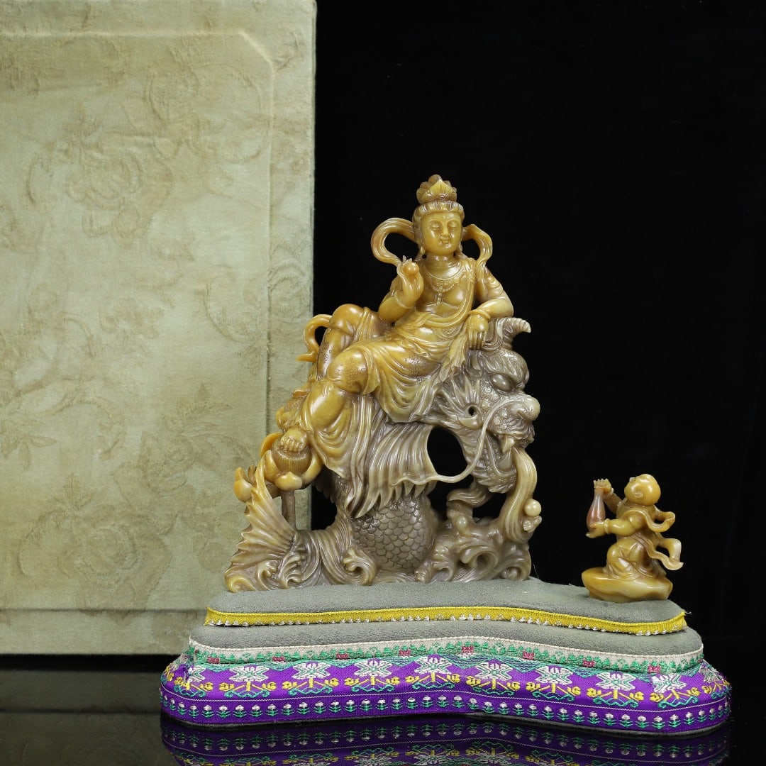 A Exquisite Shoushan Stone Statue of Avalokitesvara Ornament: A Exquisite Shoushan Stone Statue of Avalokitesvara Ornament,Qing Dynasty, China,Qianlong Four-character Mark,Size:7.4inx5.5inx1.9in,Weight:1240g