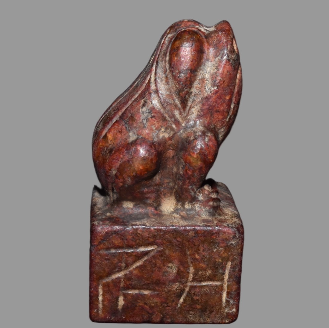 A Exquisite Hemoyu Frog Seal: A Exquisite Hemoyu Frog Seal,Ancient Time, China,Size:3inx5.9in,Weight:1230g 河磨玉青蛙印章,远古时期