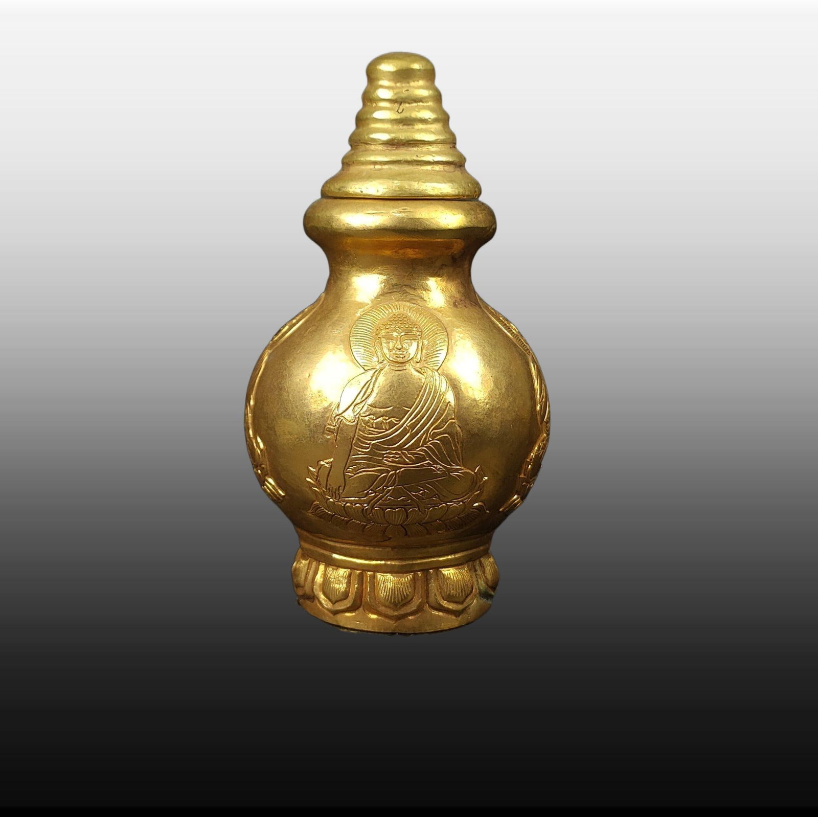 A Exquisite Gilt Bronze Buddha Statue Pattern Vase: A Exquisite Gilt Bronze Buddha Statue Pattern Vase,Tang Dynasty, China,Size:3.5inx2in,Weight:121.4g 铜鎏金佛像纹瓶,中国唐代