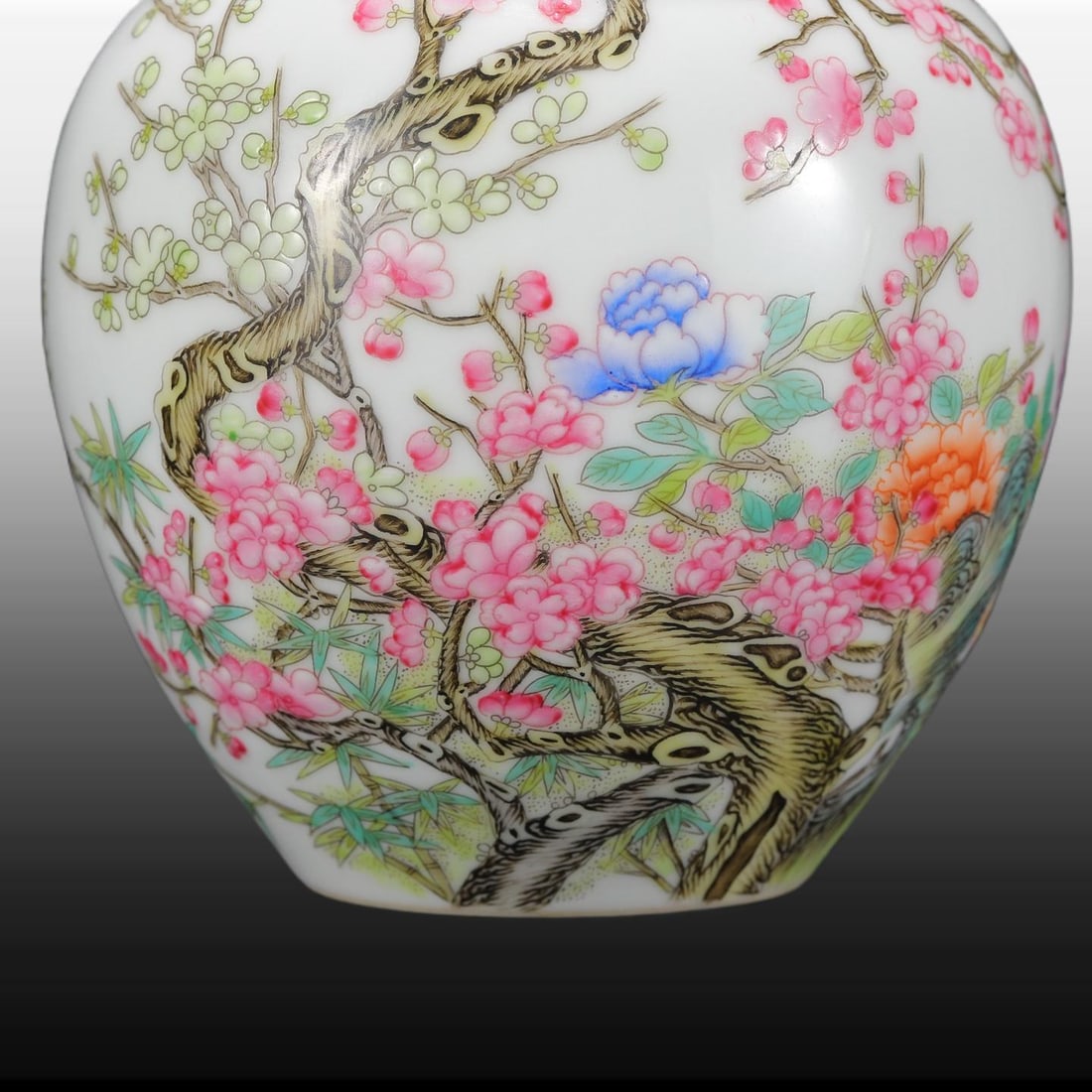 A Exquisite Enamel Flower Pattern Jar - 4