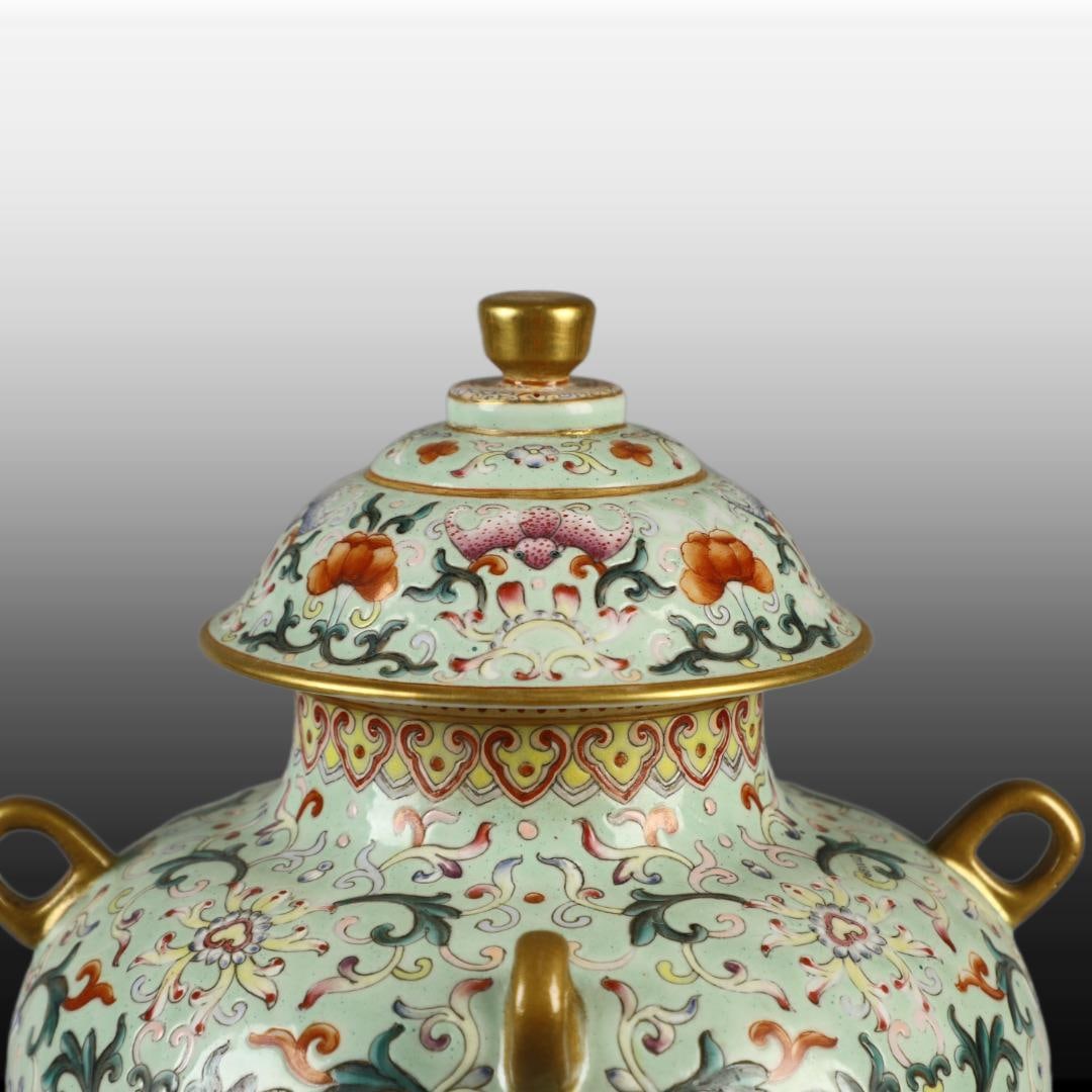 A Exquisite Green Glazed Lotus Pattern Vase - 2