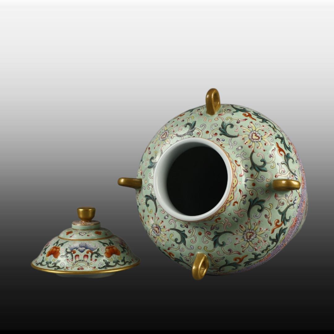 A Exquisite Green Glazed Lotus Pattern Vase - 8