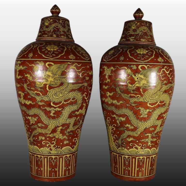 A pair of Exquisite Red and Green Colored Dragon and Phoenix Pattern Vase (1 of 9)