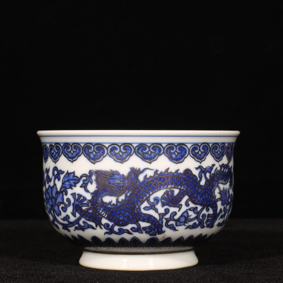 A Exquisite Blue and White Painted Silver Dragon Pattern Cup: A Exquisite Blue and White Painted Silver Dragon Pattern Cup,Qing Dynasty, China,Qianlong Six-character Mark,Size:2.4inx3.3in