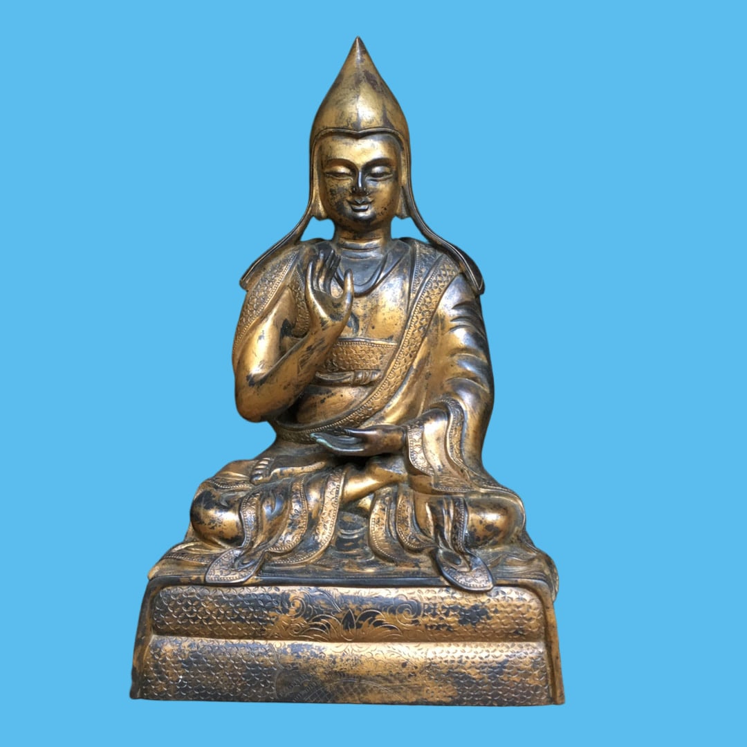 A Exquisite Copper-Bodied Buddha statue Ornament: A Exquisite Copper-Bodied Buddha statue Ornament,Ming Dynasty, China,Size:9.1inx5.5in,Weight:3130g 铜制佛像摆件,中国明代