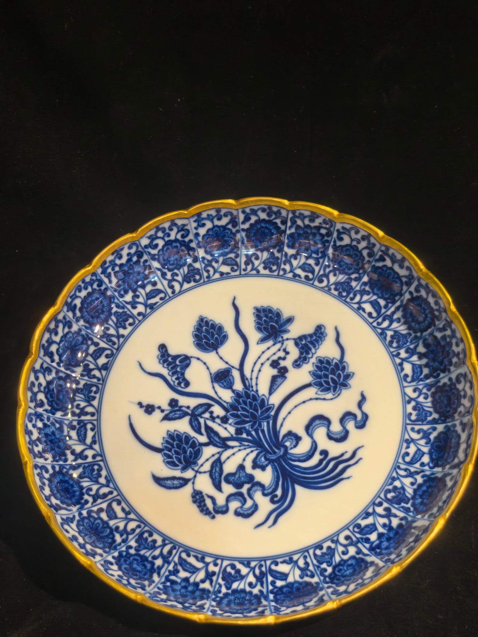 A Exquisite Blue and White Gilt Silver Flower Pattern Plate: A Exquisite Blue and White Gilt Silver Flower Pattern Plate,Qing Dynasty, China,Yongzheng Six-character Mark,Size:9.1inx1.6in