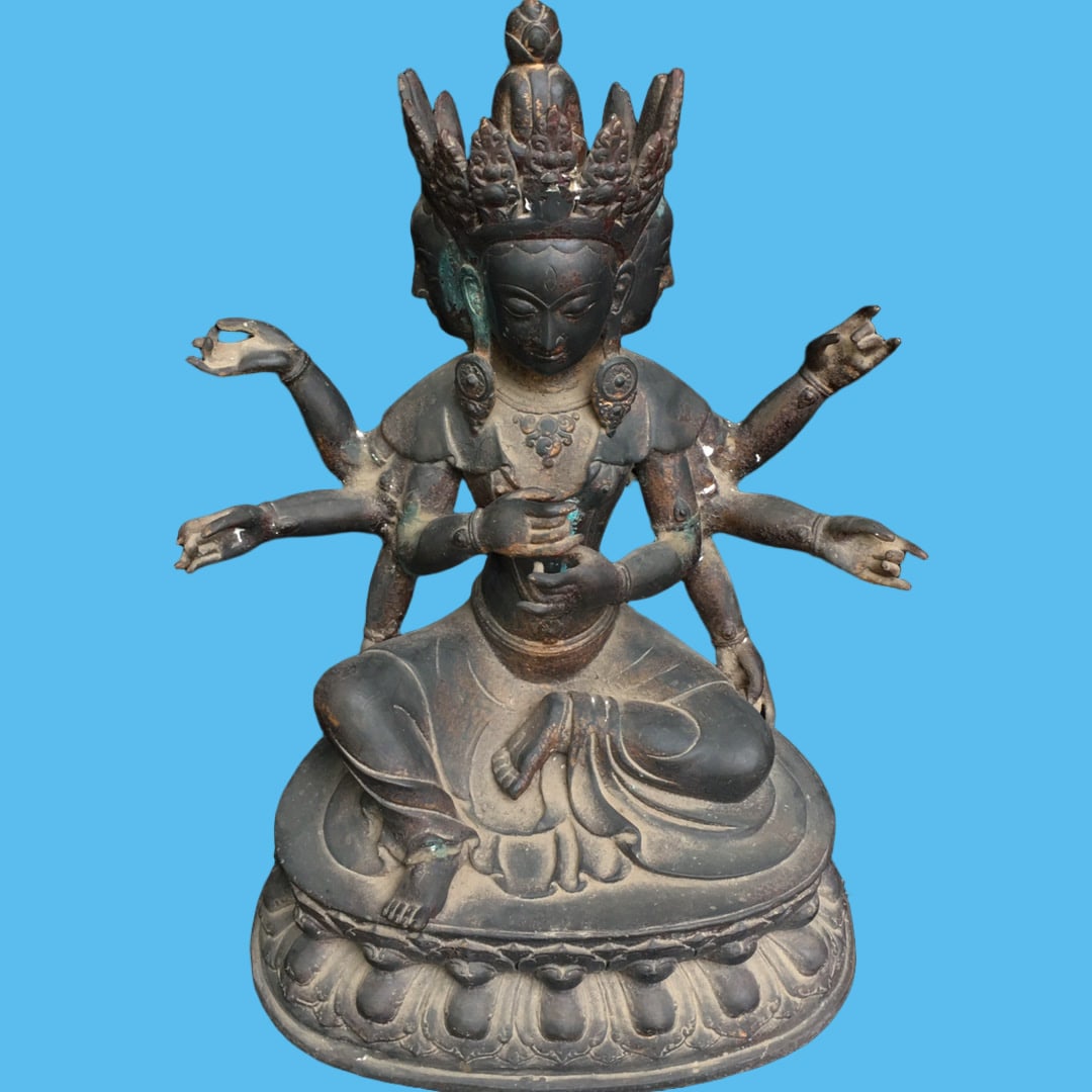 A Exquisite Copper-Bodied Buddha statue Ornament: A Exquisite Copper-Bodied Buddha statue Ornament,Ming Dynasty, China,Size:19.7inx14.6in,Weight:16380g 铜制佛像摆件,中国明代