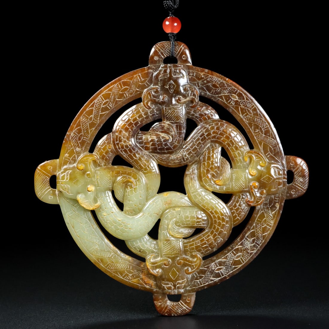 A Exquisite Hotan Jade Dragon Bi: A Exquisite Hotan Jade Dragon Bi,Han Dynasty, China,Size:5.1inx4.7inx0.6in,Weight:209g 和田玉龙璧,中国汉代