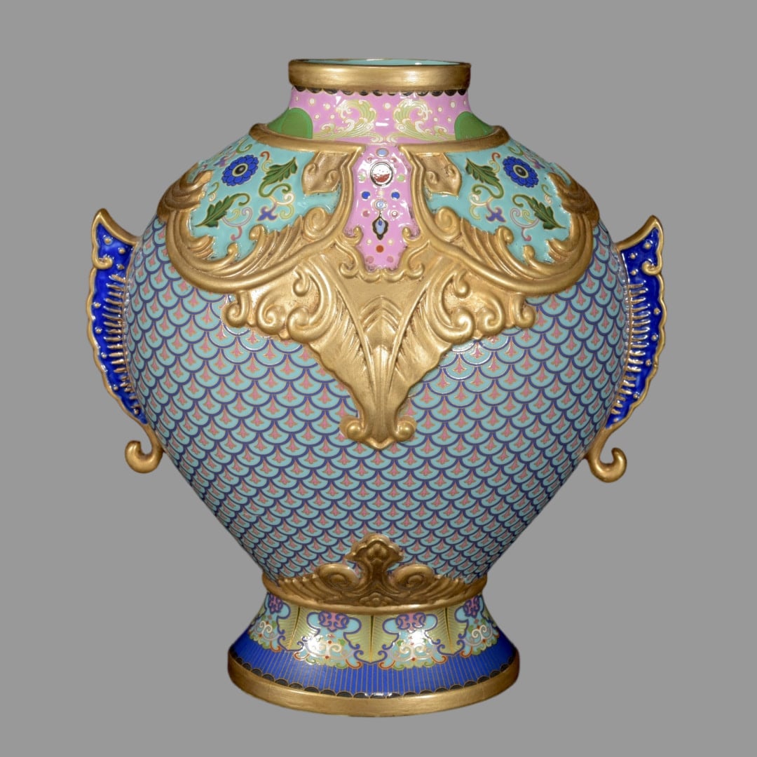 A Exquisite Famille-Rose Fish Vase: A Exquisite Famille-Rose Fish Vase,Qing Dynasty, China,Qianlong Six-character Mark,Size:10inx6.3in 粉彩鱼瓶,中国清代,乾隆六字
