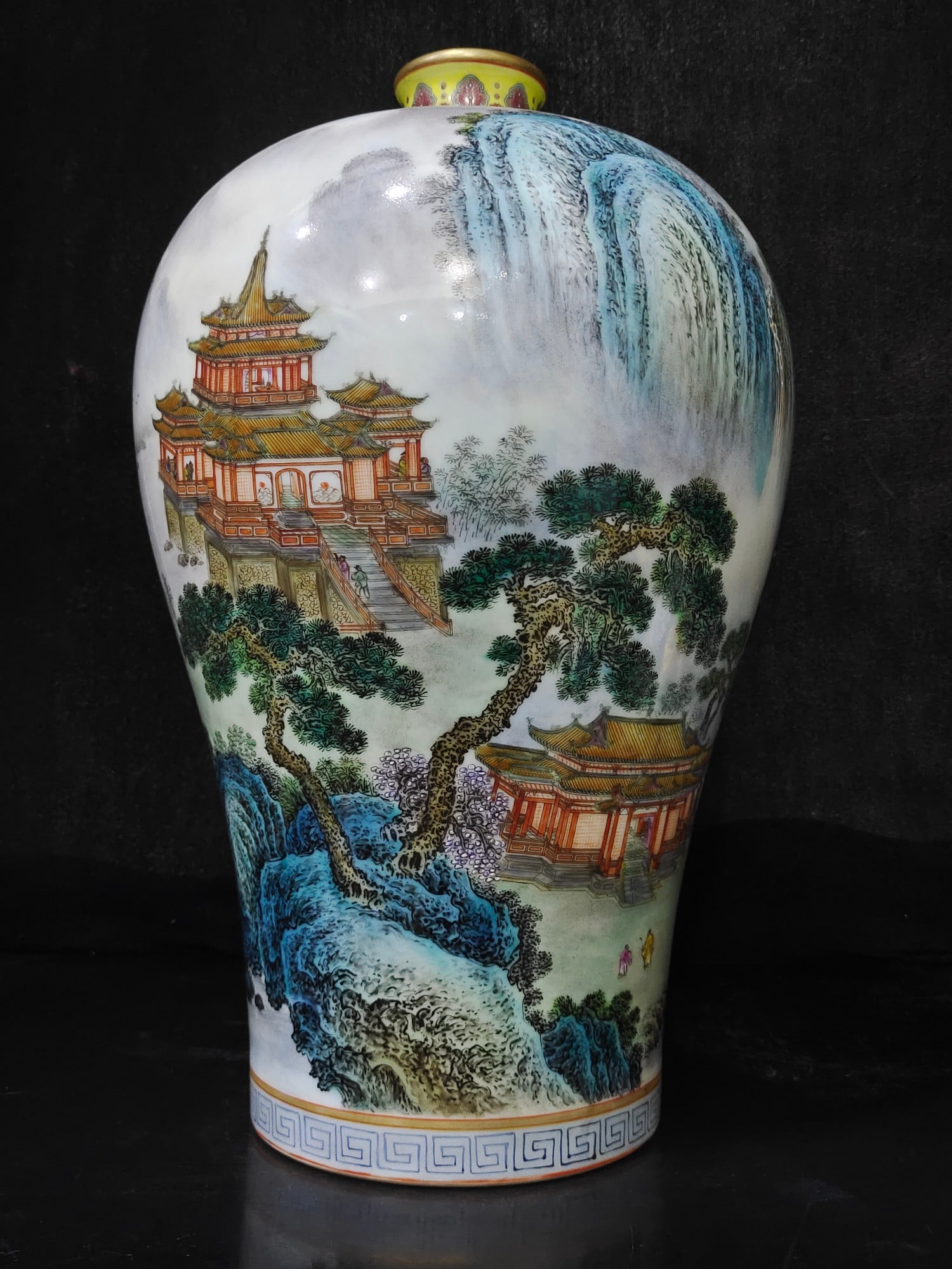A Exquisite Famille-Rose Landscape Pattern Vase (1 of 8)